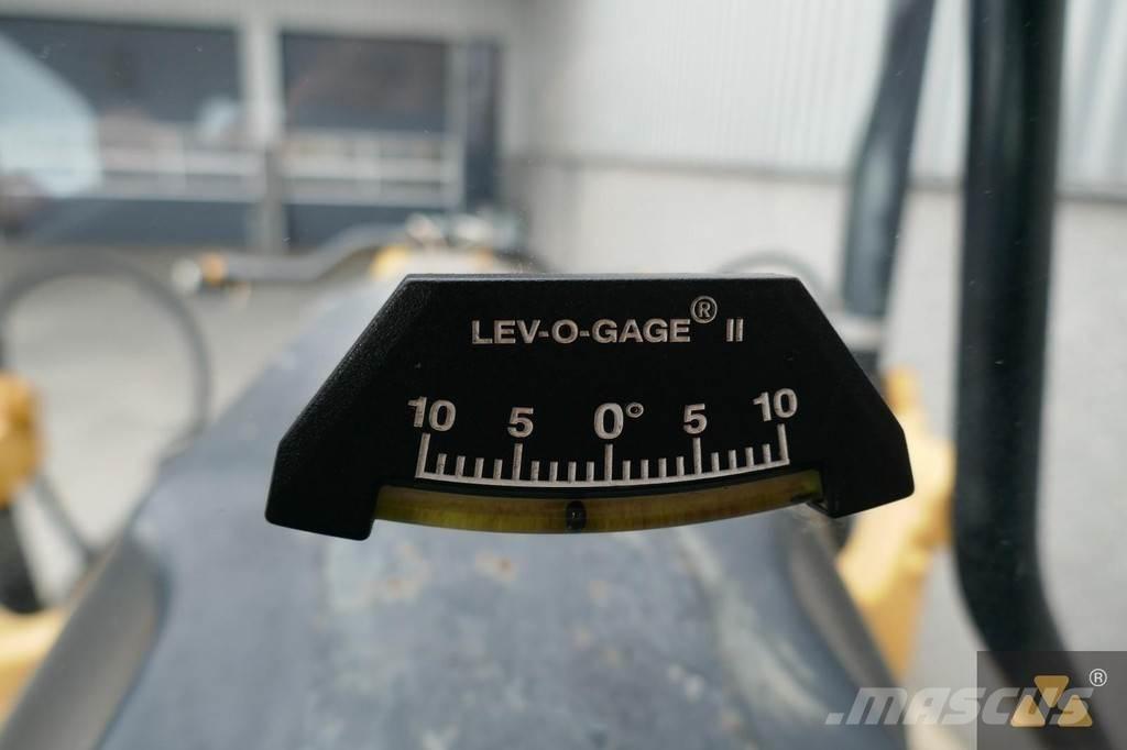 CAT 120M Väghyvlar
