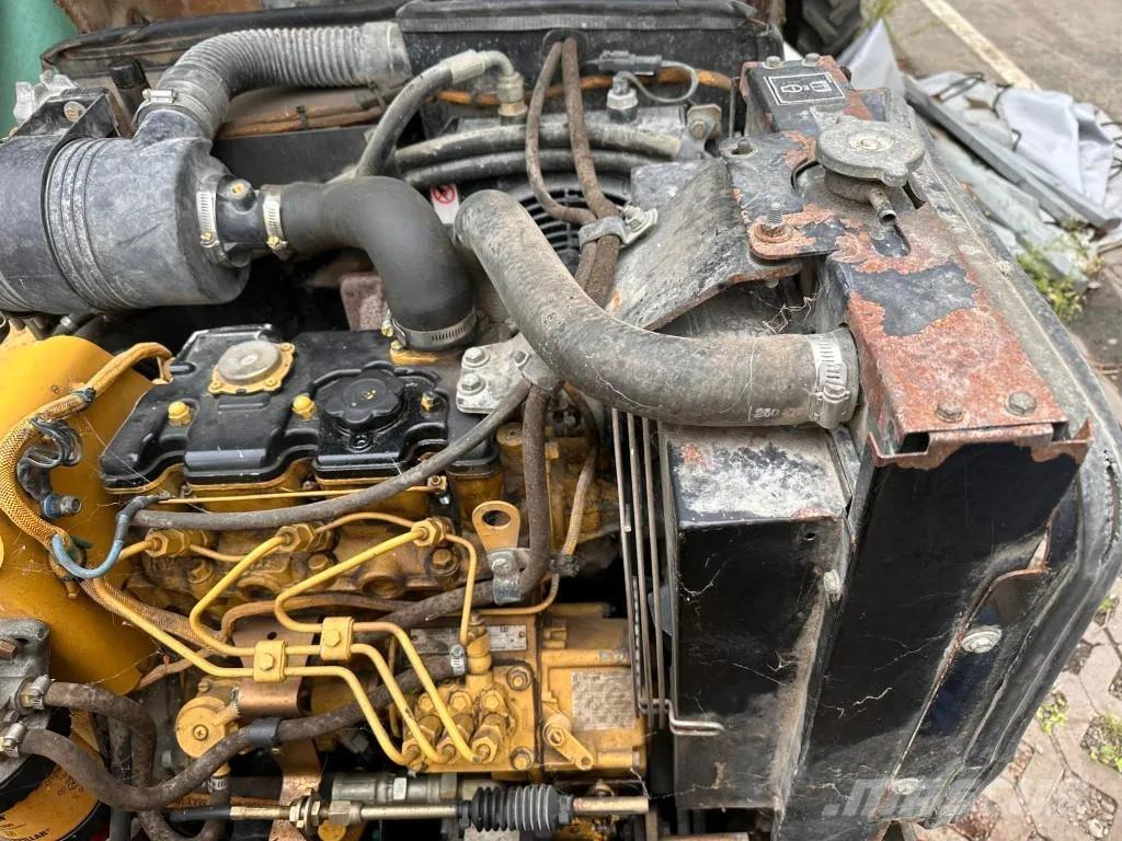 CAT CB-225E Andra vältar