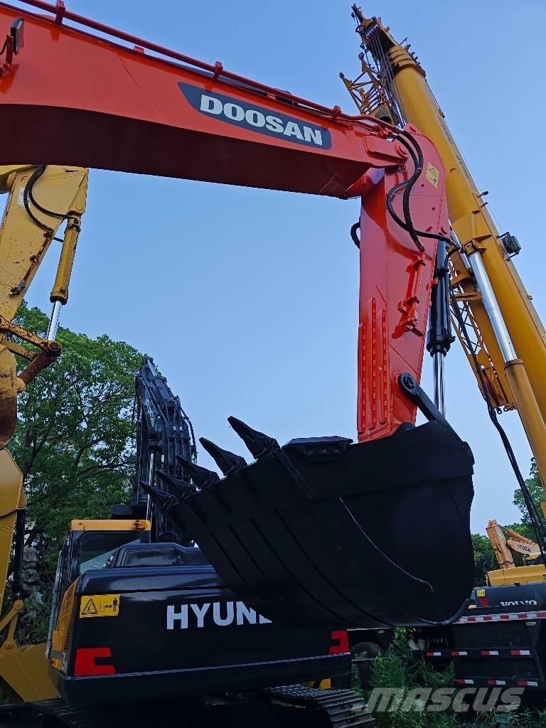 Doosan DX 300 LC Bandgrävare