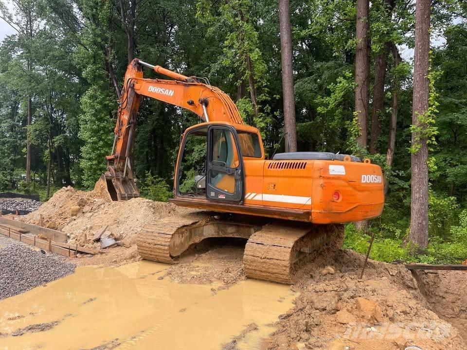 Doosan DX 255 LC Bandgrävare