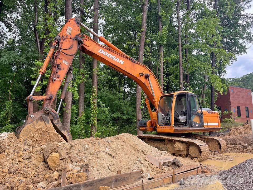 Doosan DX 255 LC Bandgrävare