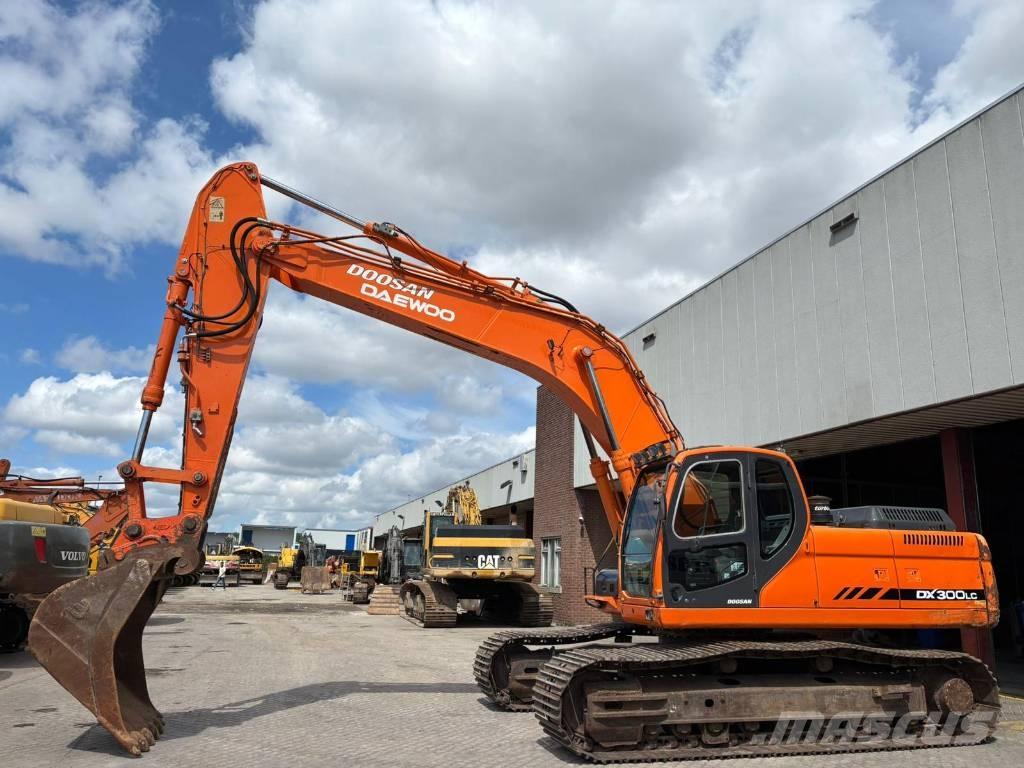 Doosan DX 300 LC Bandgrävare