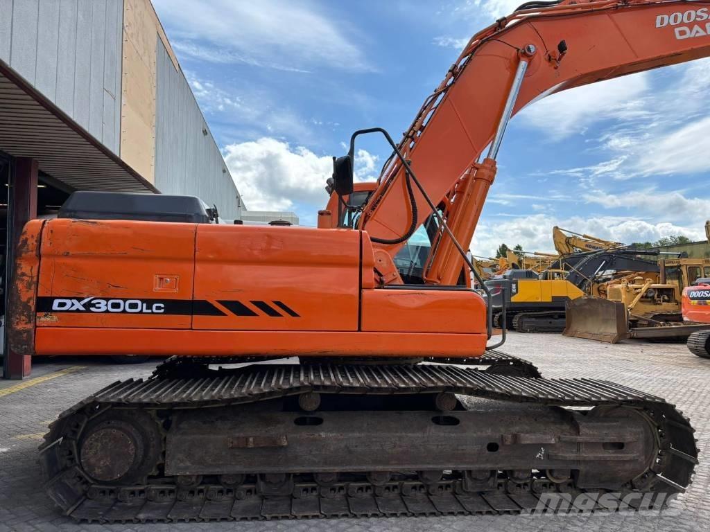 Doosan DX 300 LC Bandgrävare