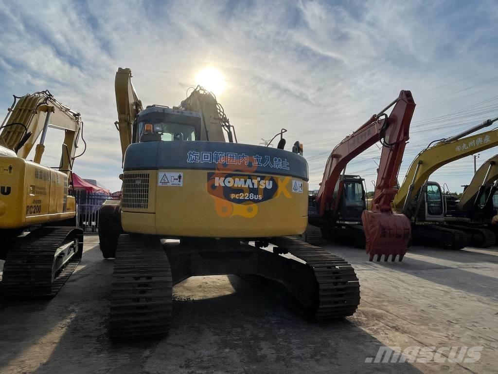 Komatsu PC 228 US Bandgrävare