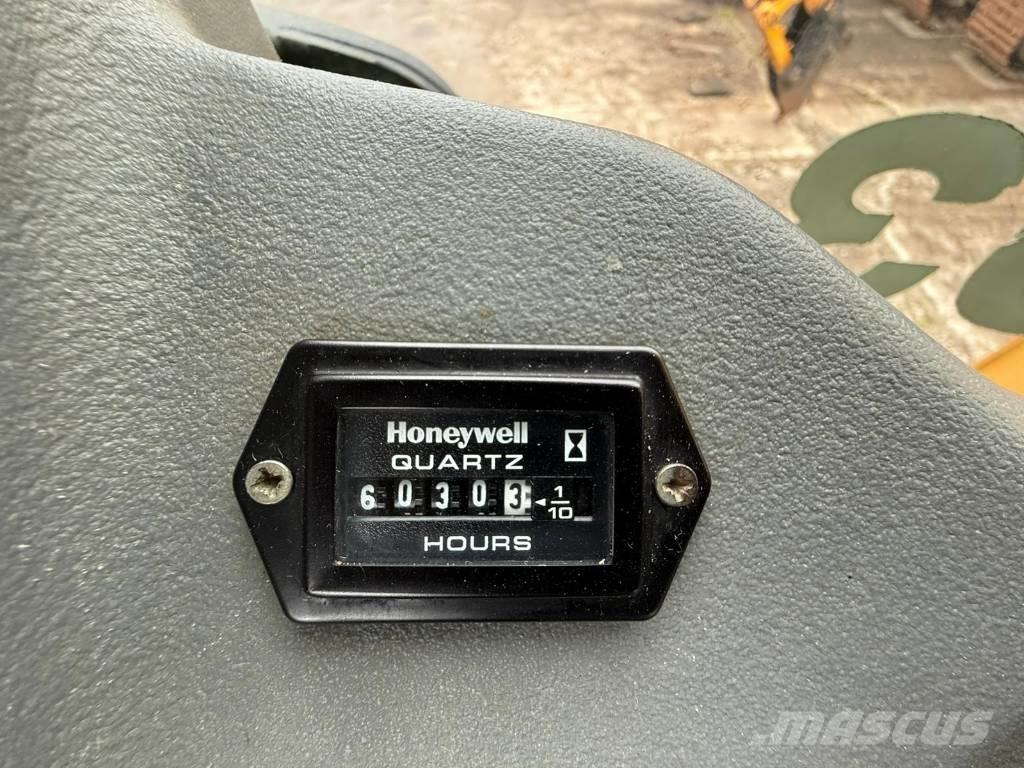 Komatsu WB 93 S-5 Grävlastare