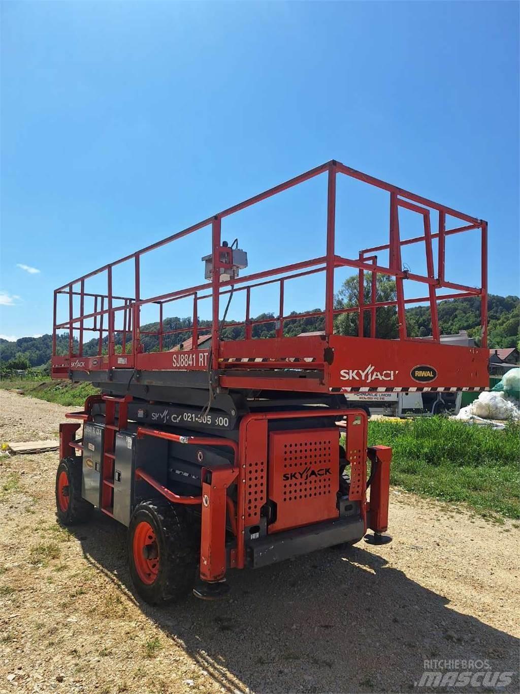 SkyJack 8841RT Saxliftar