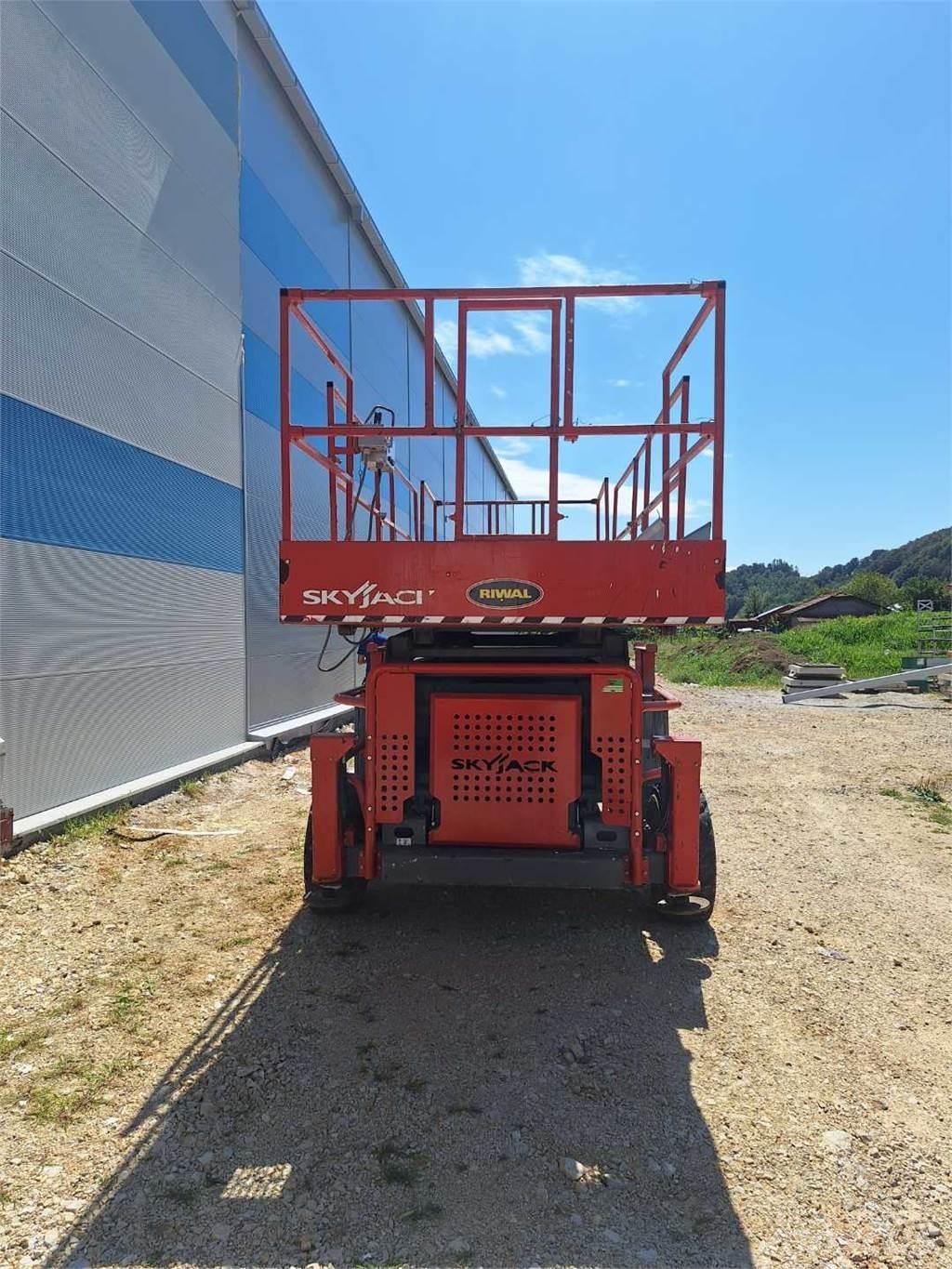 SkyJack 8841RT Saxliftar