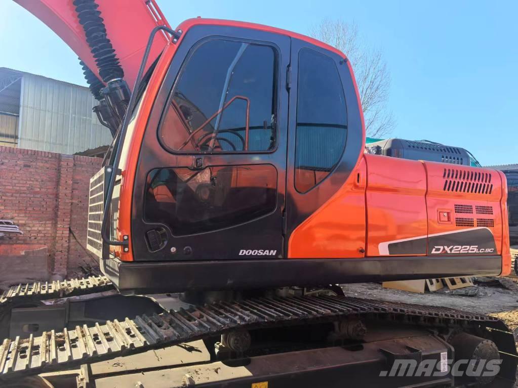 Doosan DX 225 LC-9C Bandgrävare