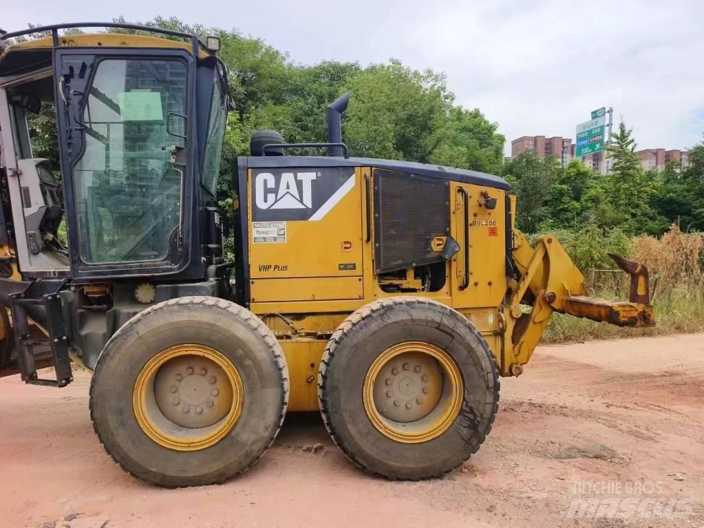 CAT 160 M Väghyvlar