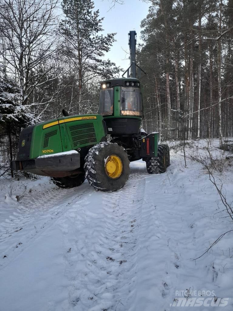 John Deere 1070 E Skördare