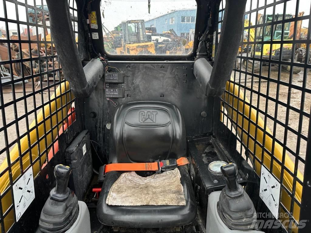 CAT 216 B 3 Kompaktlastare