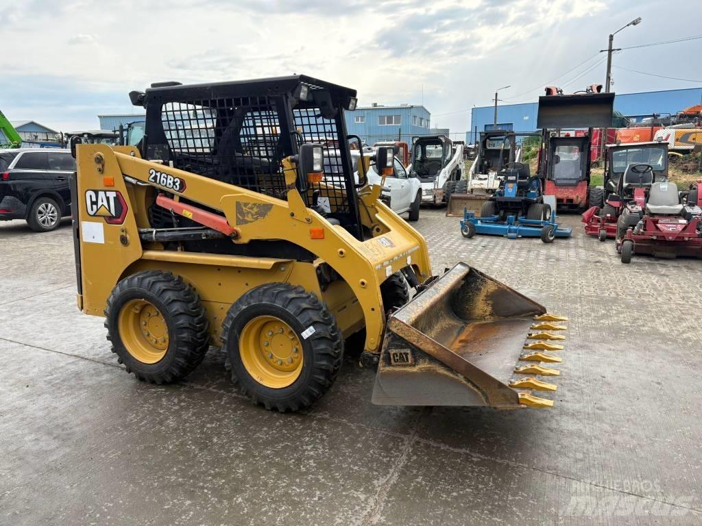 CAT 216 B 3 Kompaktlastare