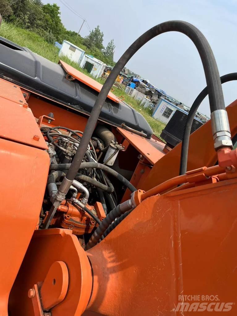 Doosan DH 225 Bandgrävare