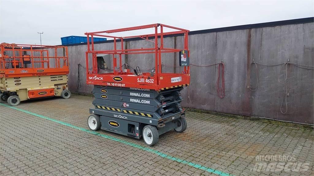 SkyJack SJIII4632 Saxliftar