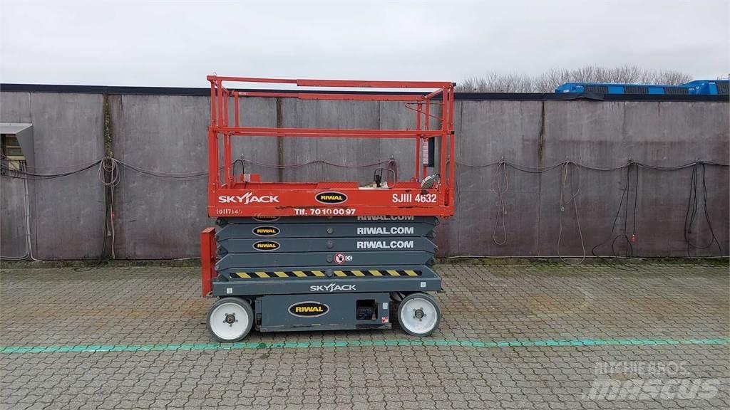 SkyJack SJIII4632 Saxliftar