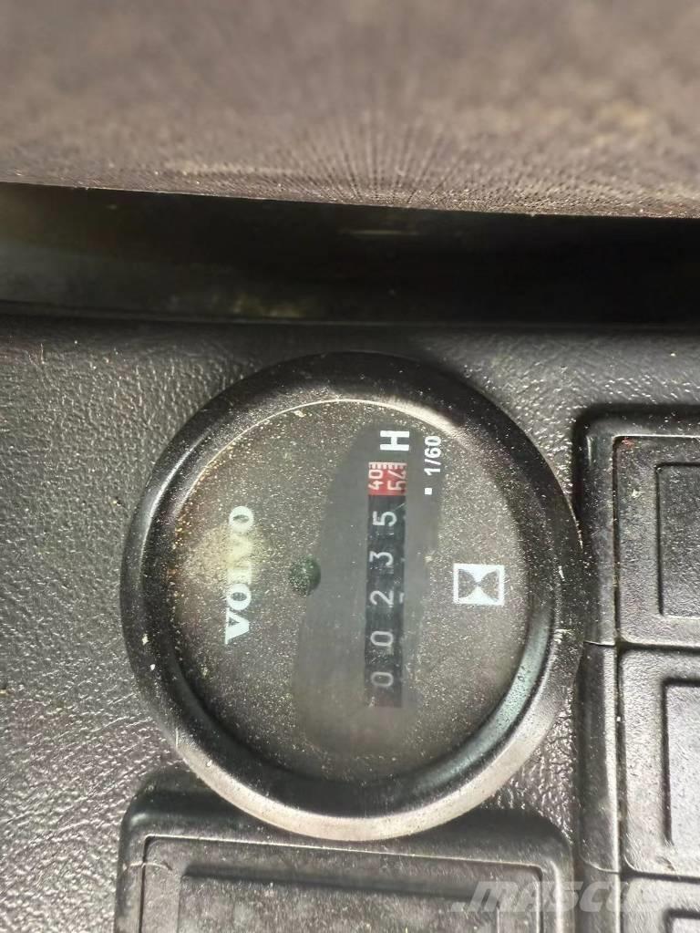 Volvo 140 Bandgrävare