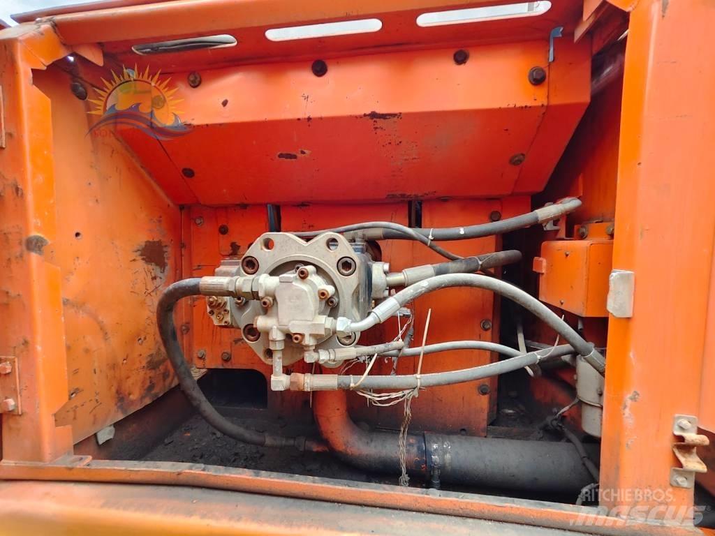 Doosan DX 300 LC Bandgrävare