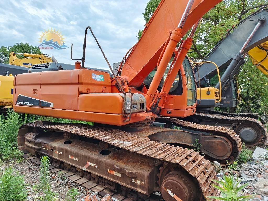 Doosan DX 300 LC Bandgrävare