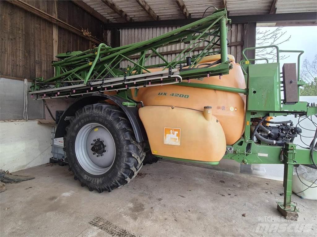 Amazone UX 4200 Dragna sprutor