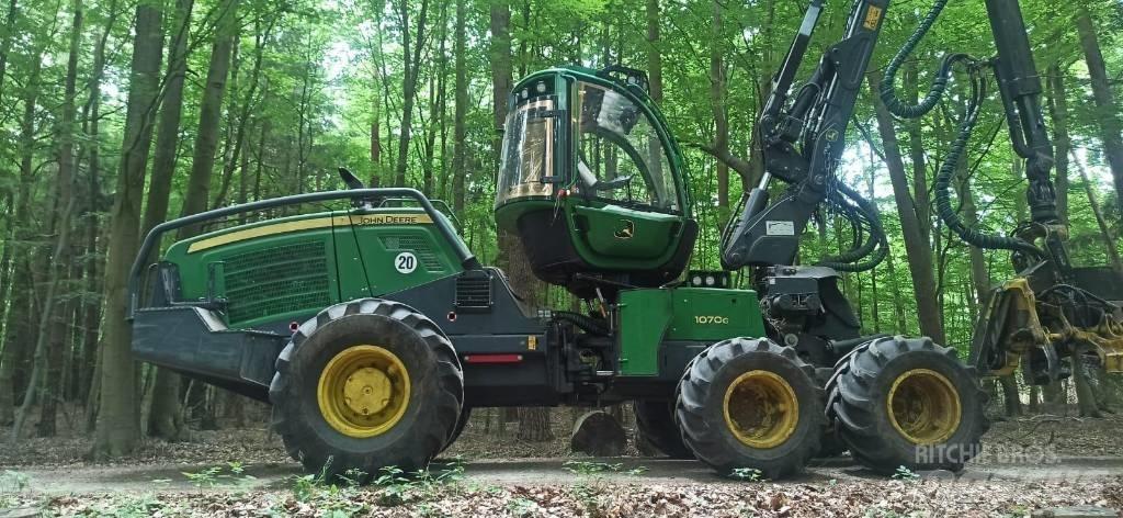 John Deere 1070G Skördare