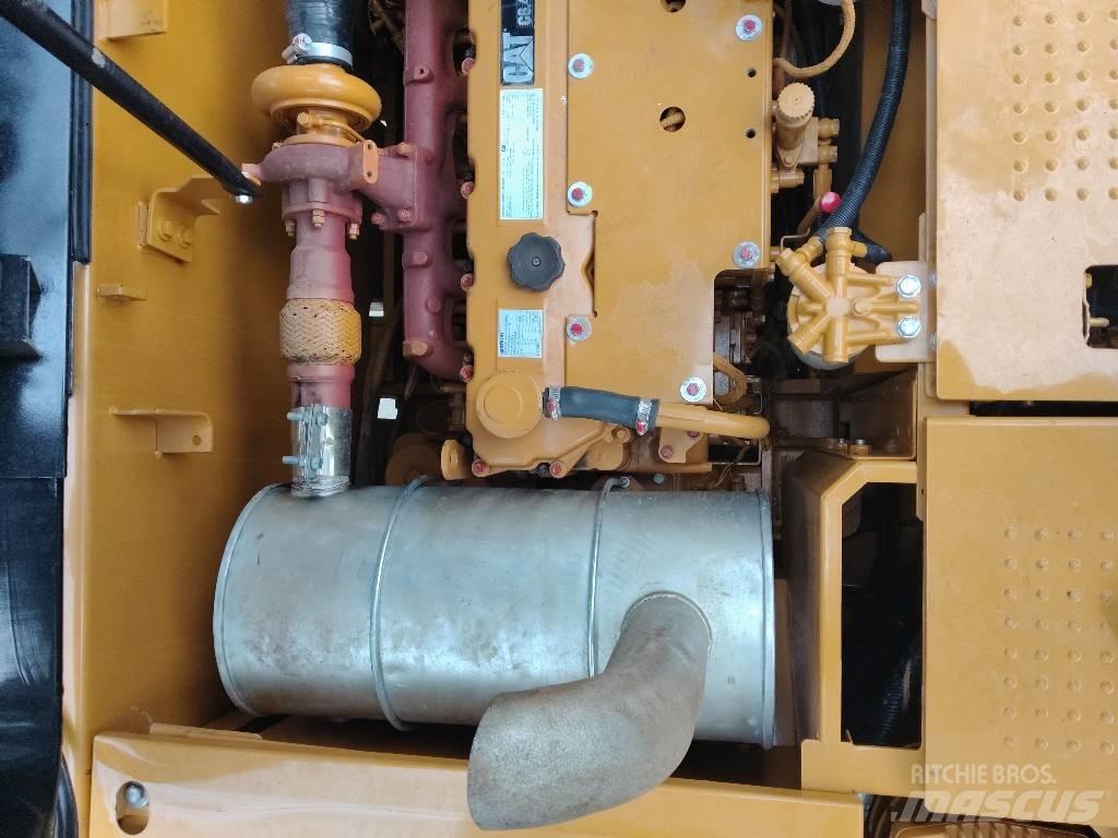 CAT 320 D L Bandgrävare