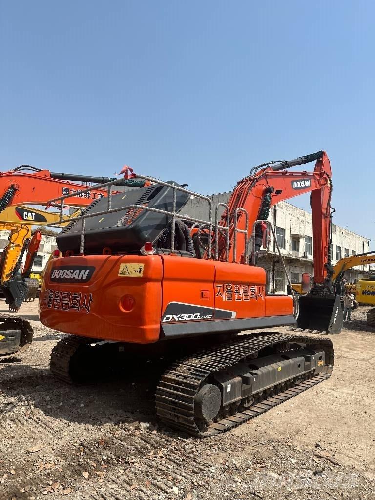 Doosan DX 300 Midigrävmaskiner 7t - 12t