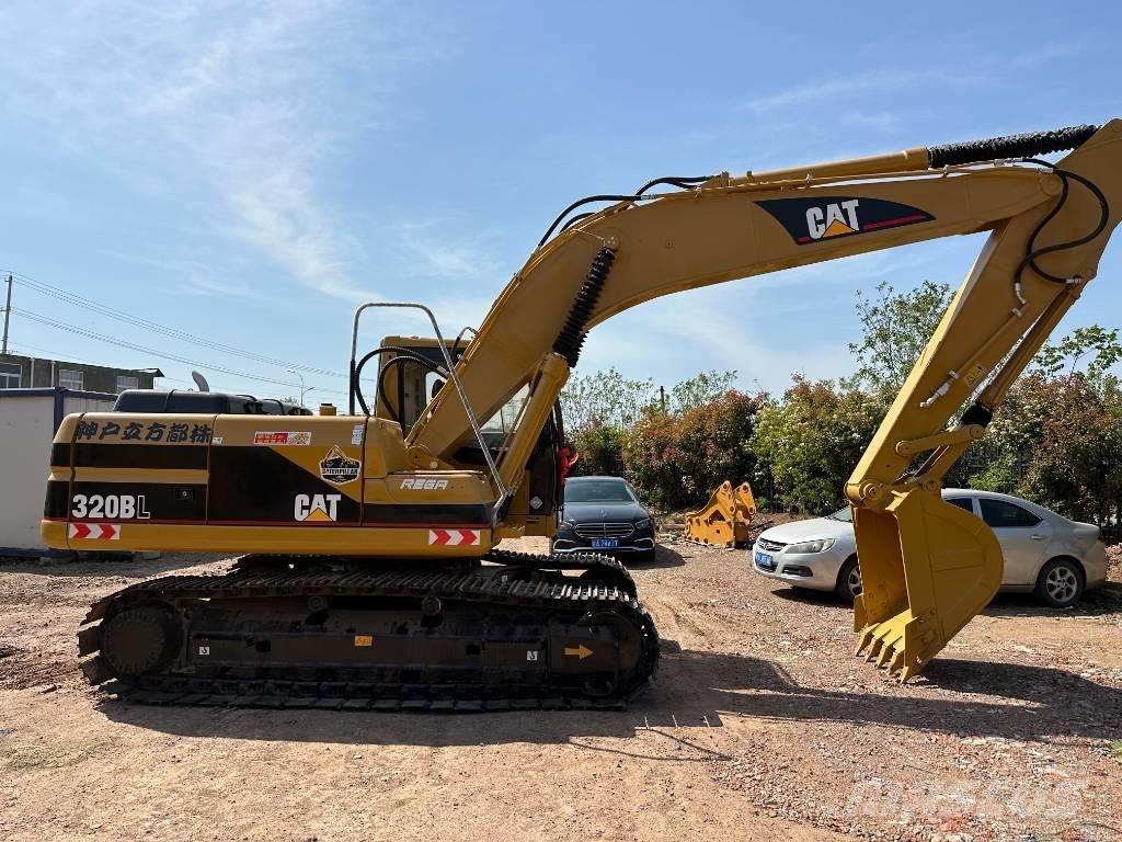 CAT 320 B L Bandgrävare