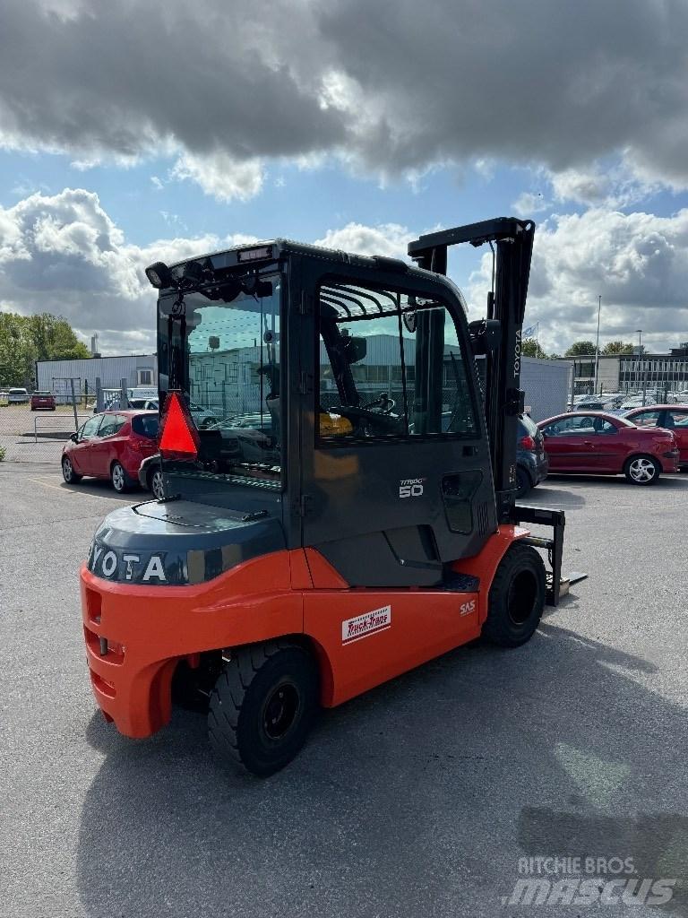 Toyota 8FBMT50 Elmotviktstruckar