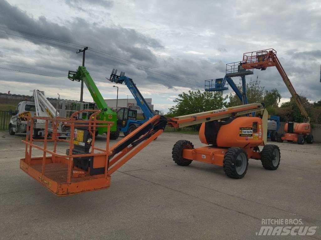 JLG 600 AJ Bomliftar