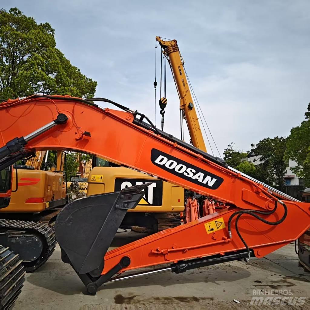 Doosan DX 225 Bandgrävare