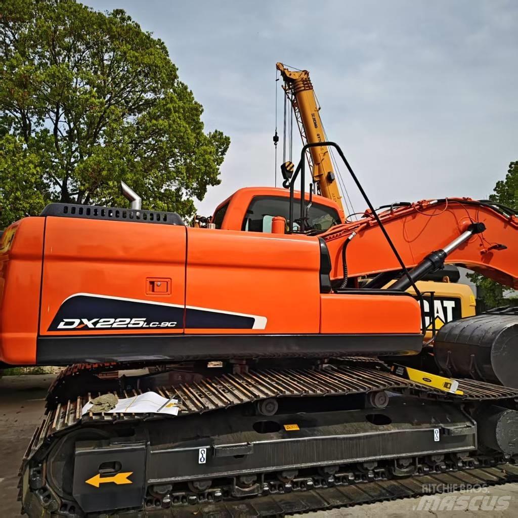 Doosan DX 225 Bandgrävare