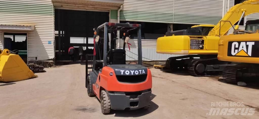 Toyota 8 FDN 30 Dieselmotviktstruckar