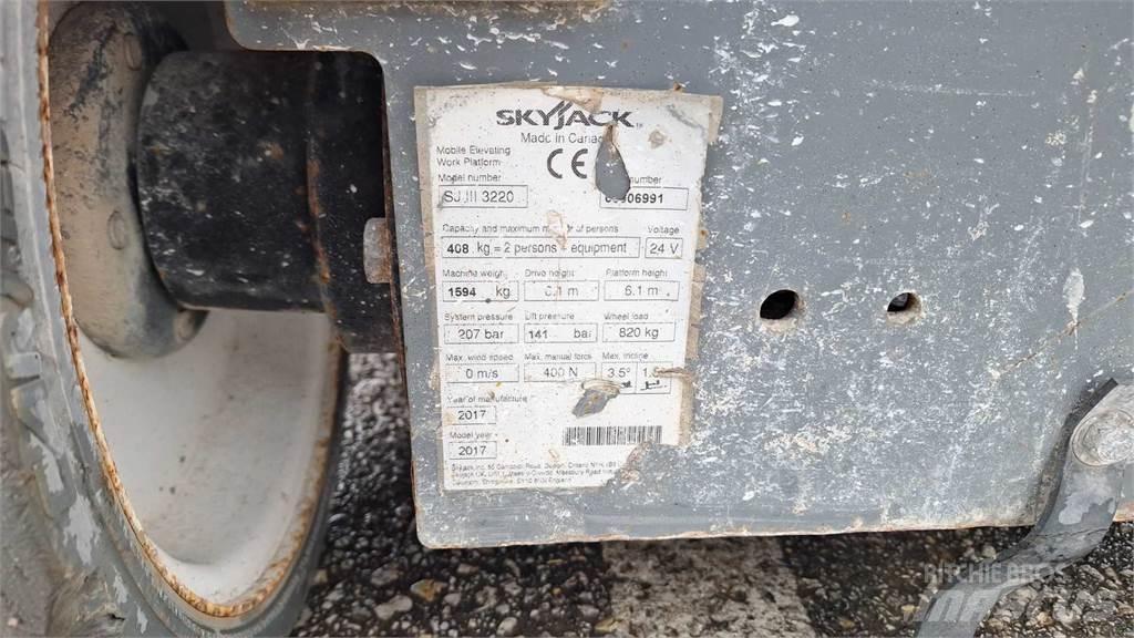 SkyJack SJIII3220 Saxliftar