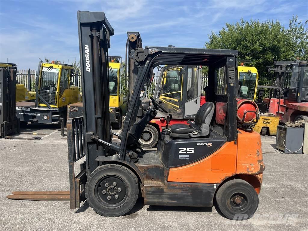 Doosan G25E-5 Gasolmotviktstruckar