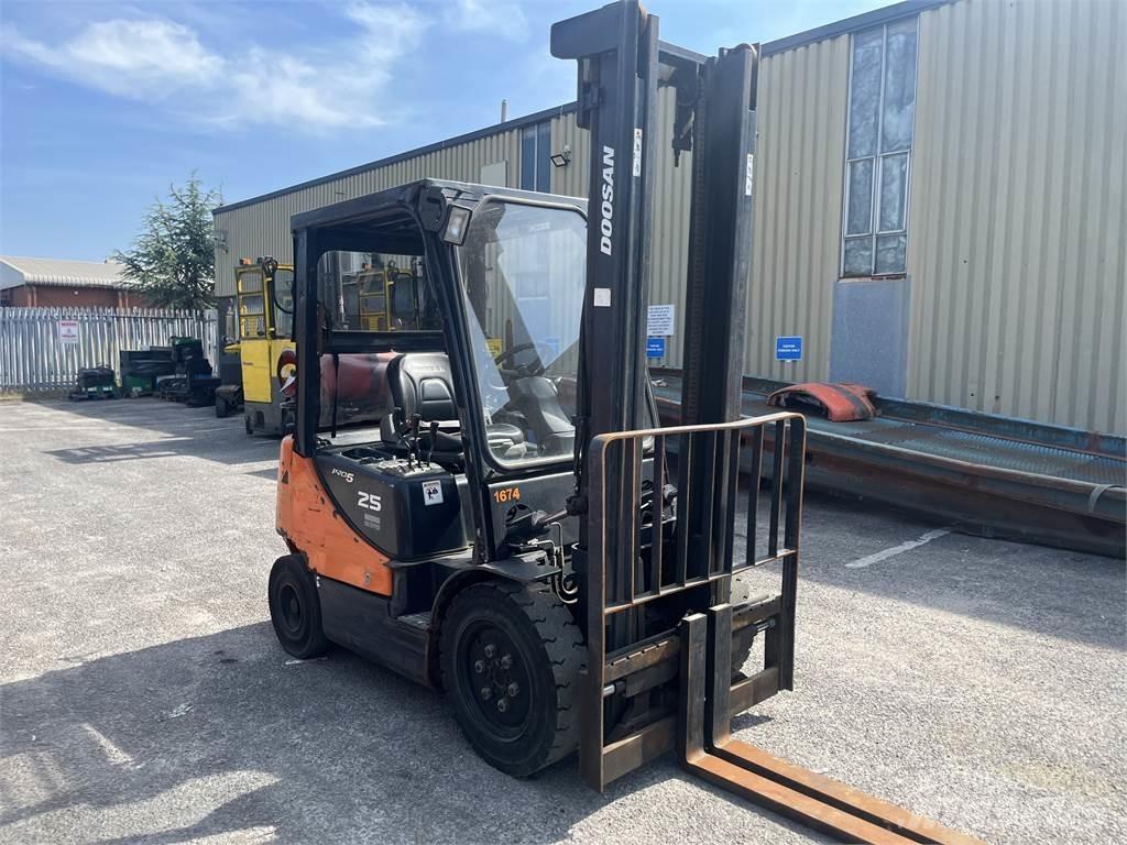 Doosan G25E-5 Gasolmotviktstruckar