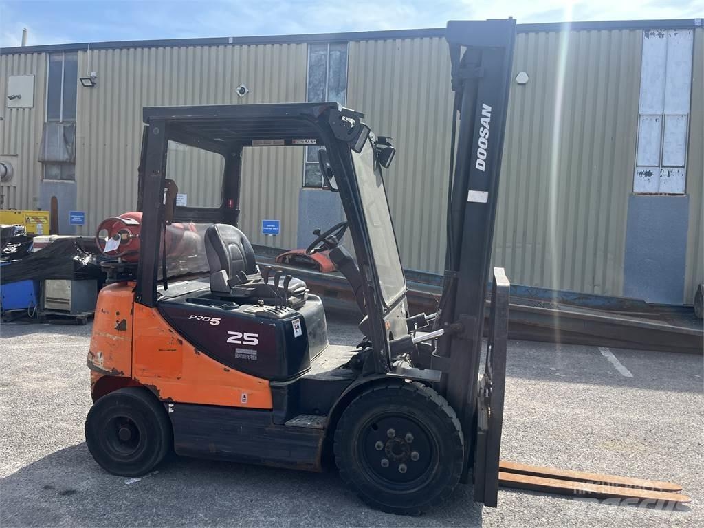 Doosan G25E-5 Gasolmotviktstruckar