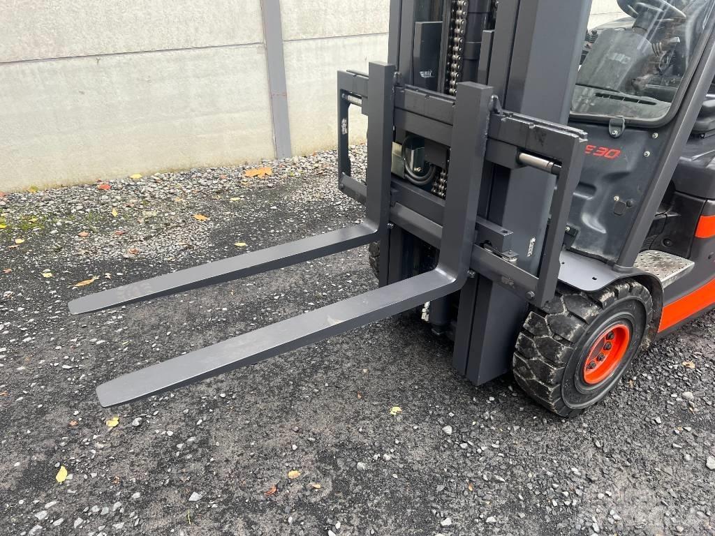 Linde E30L-01 Elmotviktstruckar