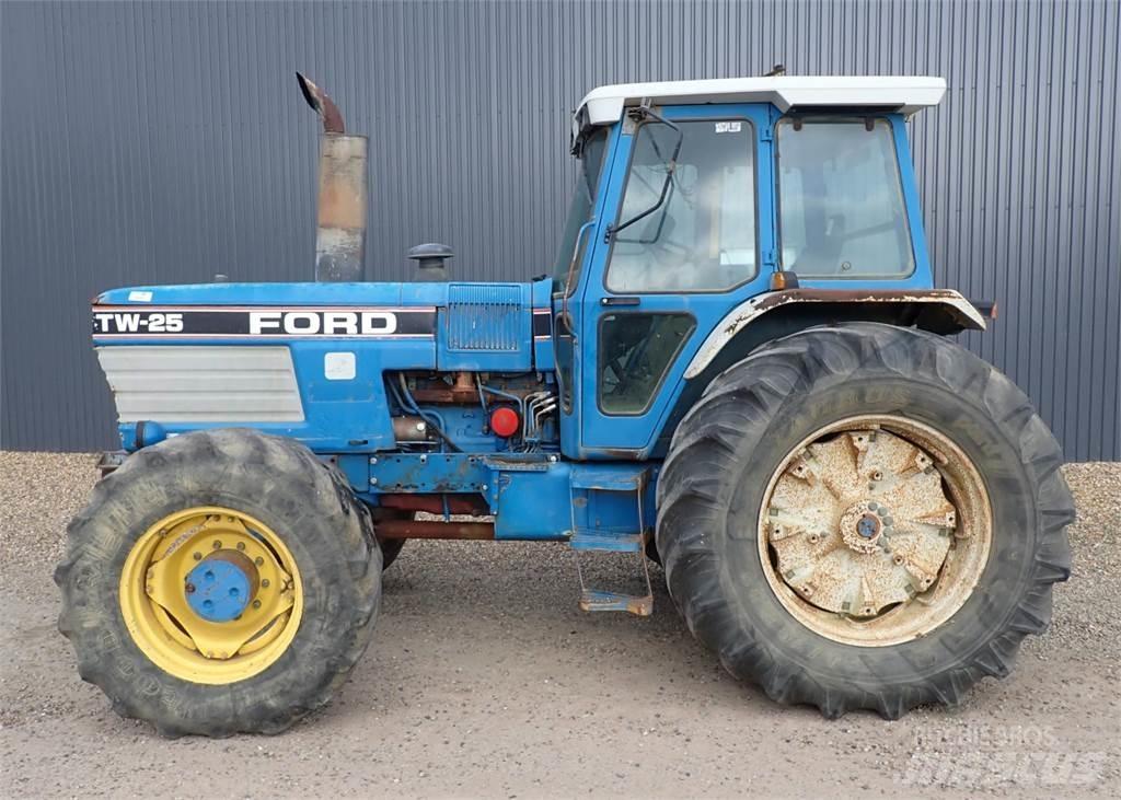 Ford TW25 Traktorer