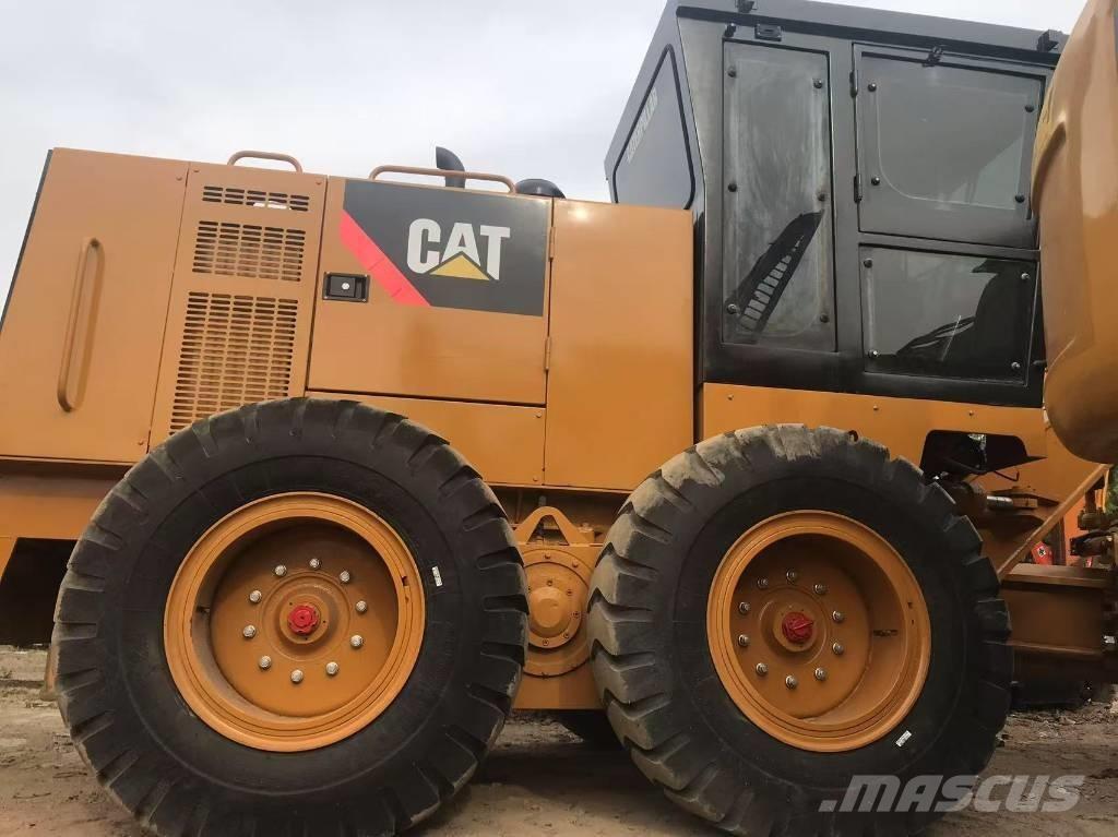 CAT 140k Väghyvlar