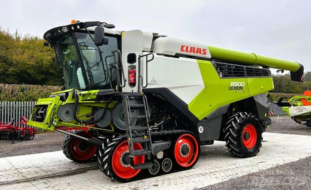CLAAS Lexion 8900 TT Skördetröskor