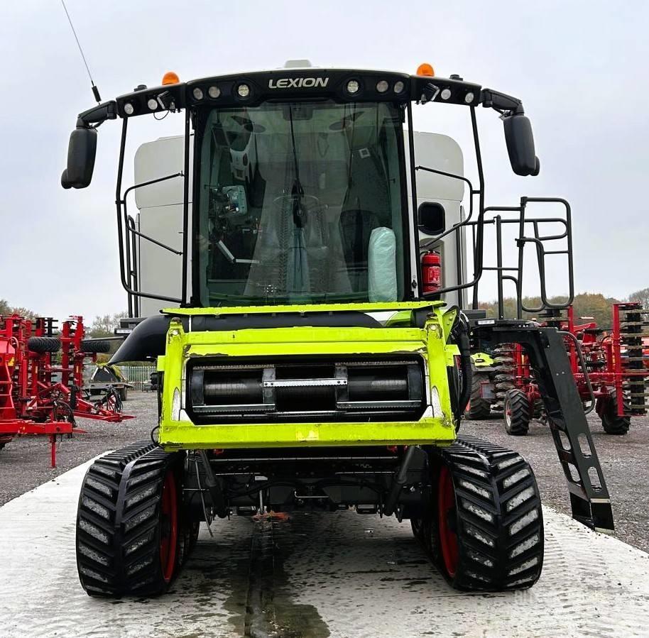CLAAS Lexion 8900 TT Skördetröskor