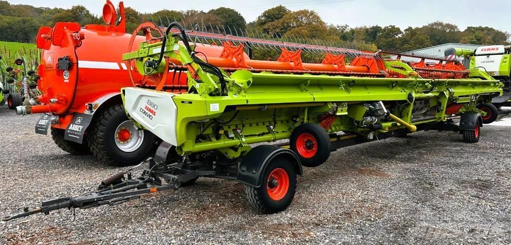 CLAAS Lexion 8900 TT Skördetröskor