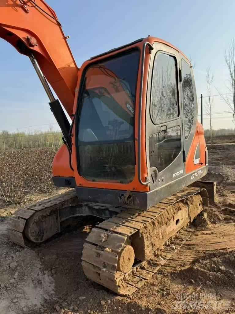 Doosan DX 75-9 C Bandgrävare