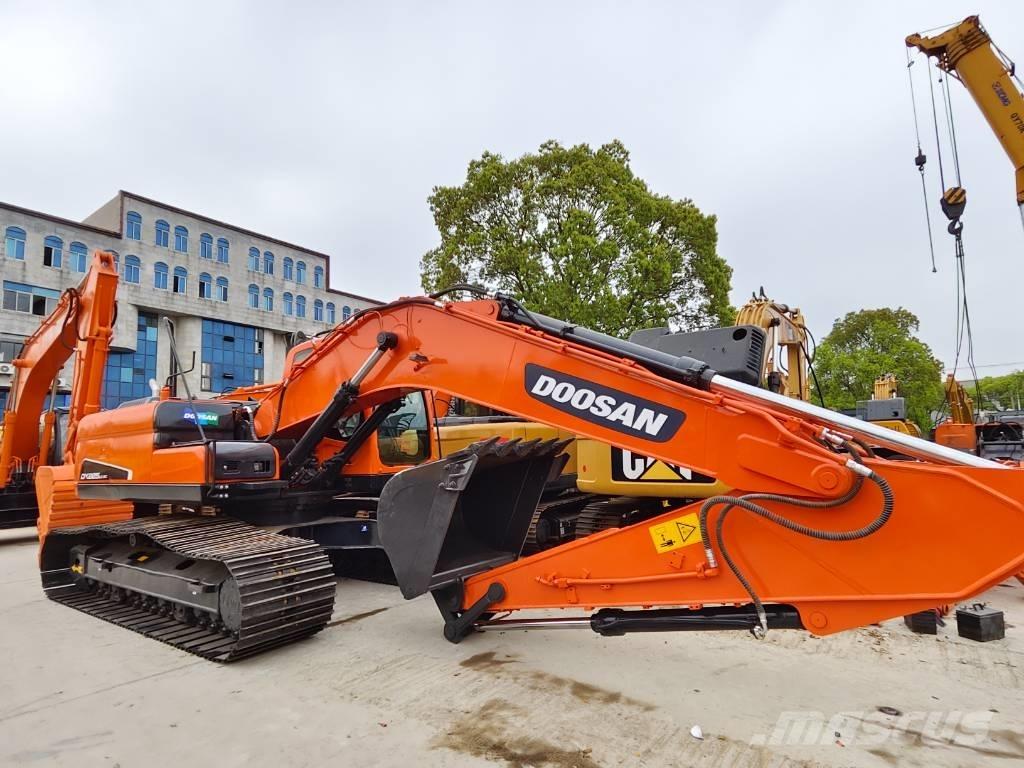Doosan DX 225 LC Bandgrävare