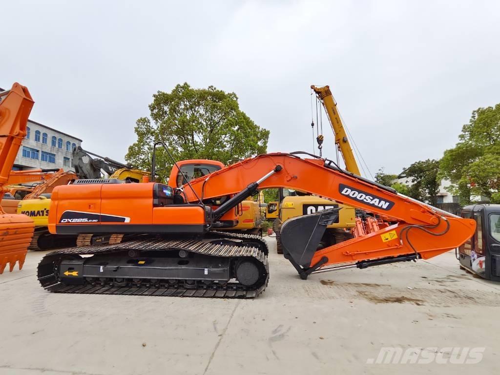 Doosan DX 225 LC Bandgrävare