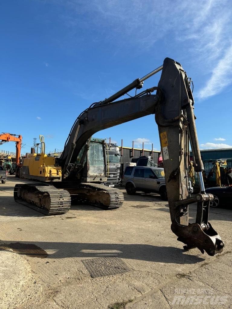 Volvo EC 220 DL Bandgrävare