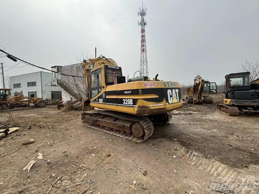 CAT 320 B L Bandgrävare