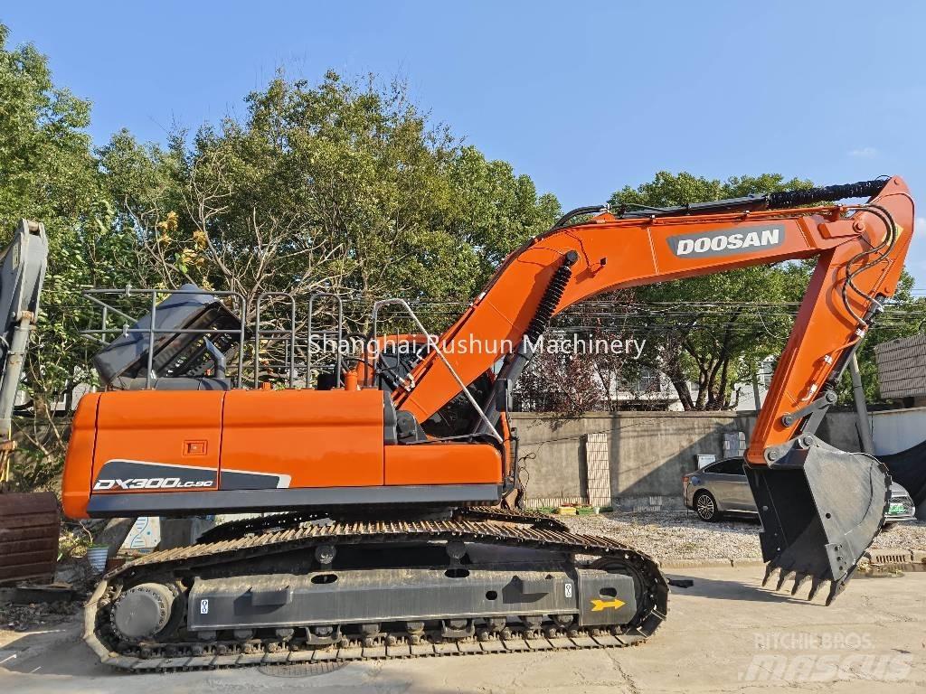 Doosan DX300 Bandgrävare