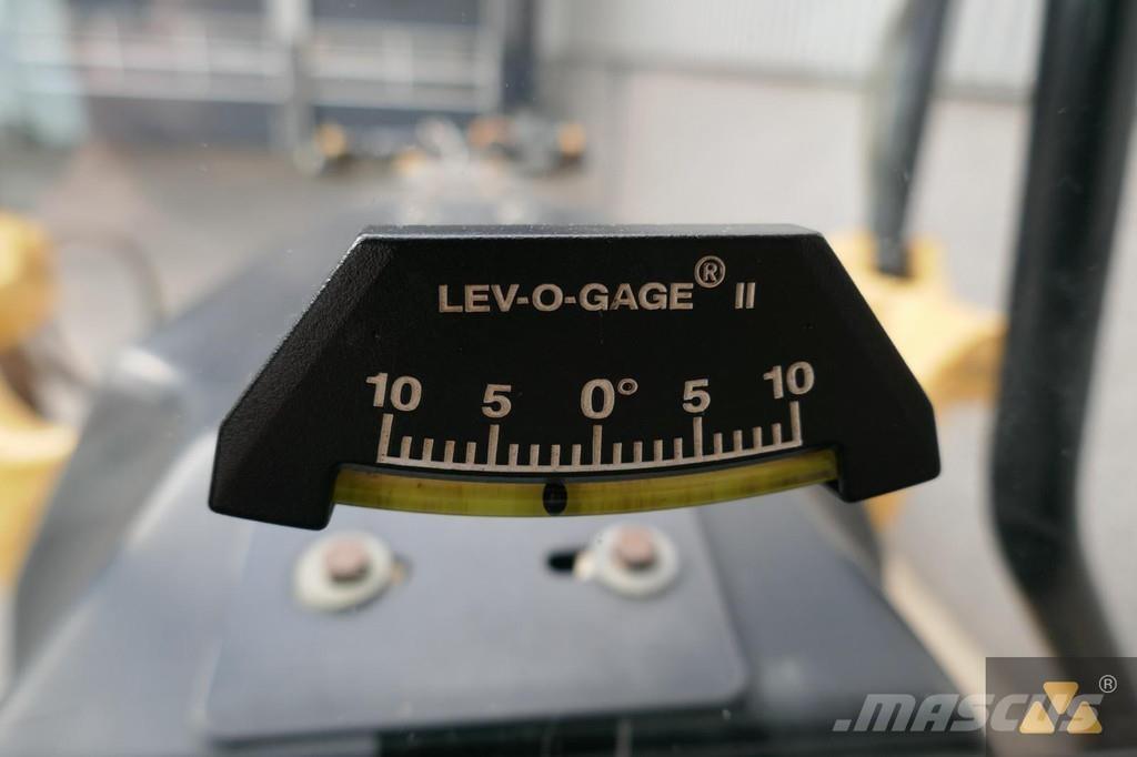 CAT 140M2 Väghyvlar