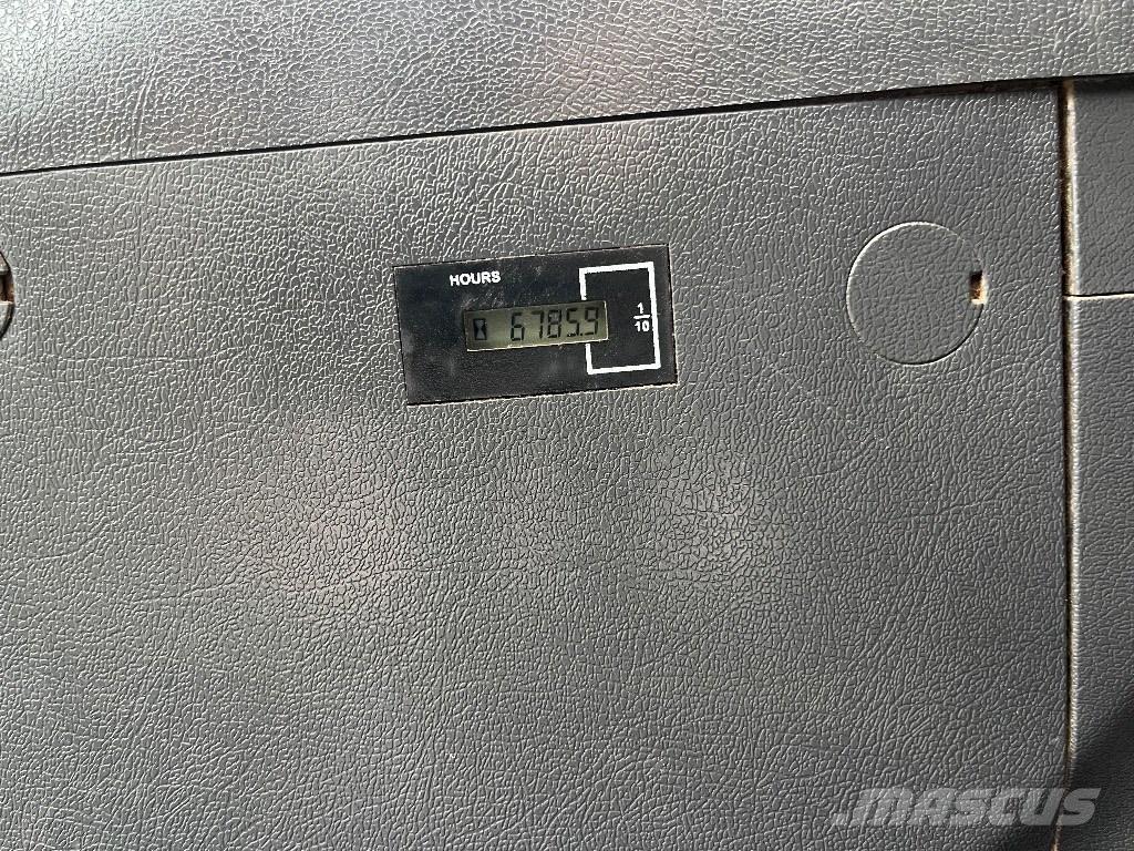 Hyundai HX220L Bandgrävare